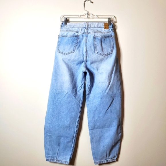 Azucar Light Wash Pleat Front Loose Fit Barrel Leg Mom Denim Jeans - Picture 5 of 9